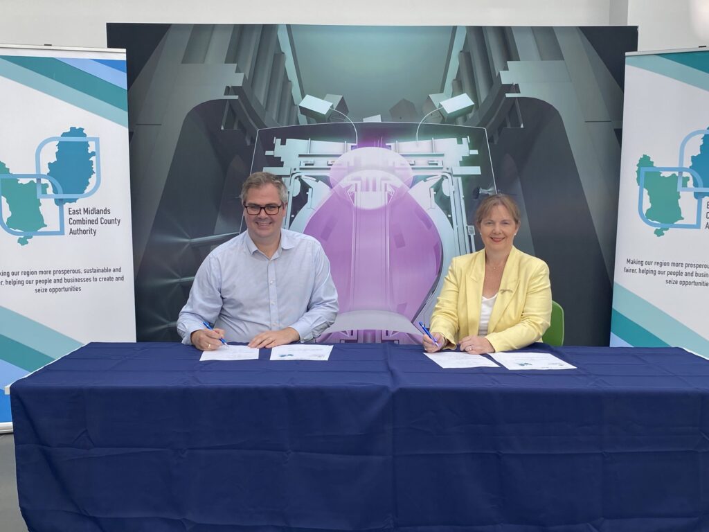 Claire Ward, Mayor of the East Midlands, and Nick Walkden, UKAEA's Head of Fusion Skills, signing the collaboration agreement at the Fusion Energy Cafe in Worksop