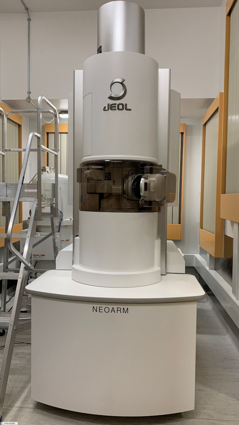 The scanning electron microscope in the lab.