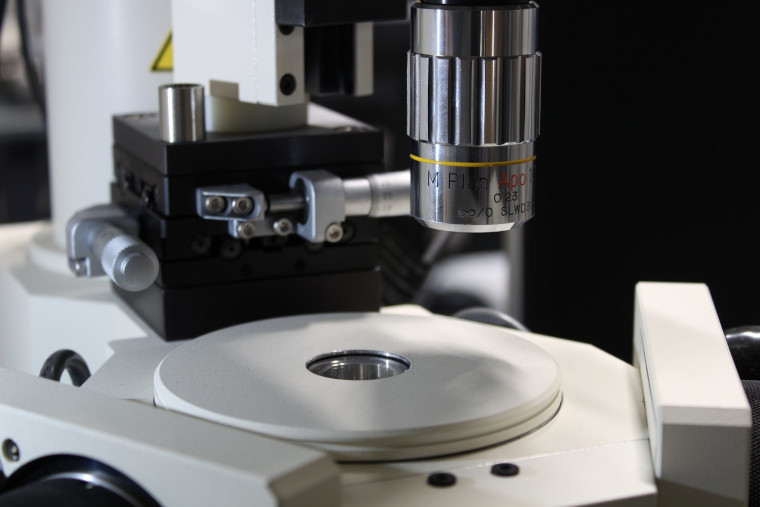 The Gatan Precision Ion Polishing System (PIPS II) machine