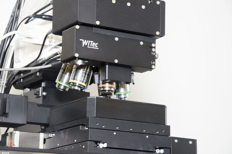 A microscope in action