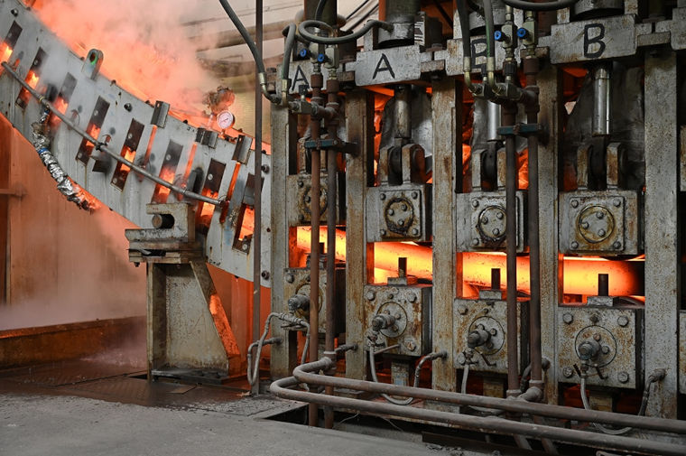 NEURONE project billet leaving the caster and entering the product straightener.