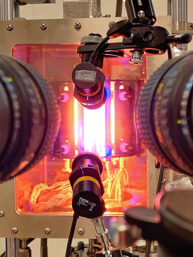 An experiment in progress with the UHT-MaT.