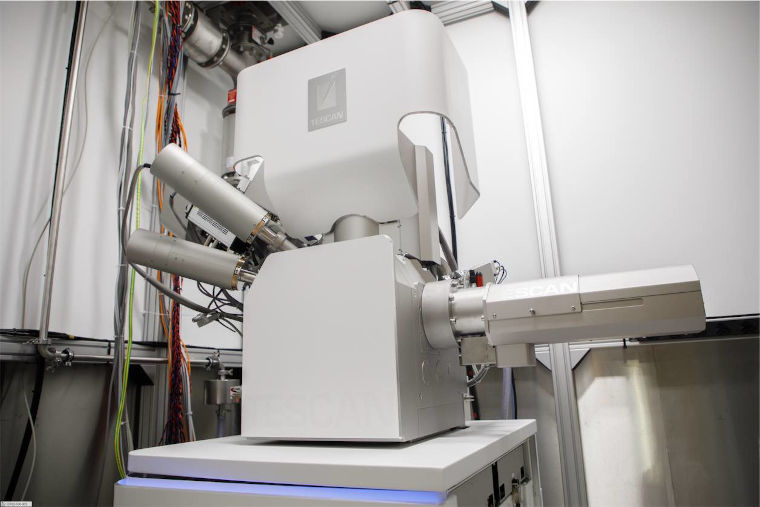 The PFIB microscope in the laboratory.