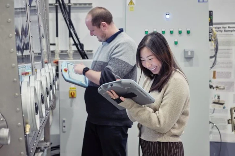 People working at the glovebox at RAICo.