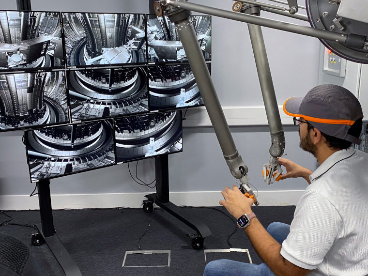 Participant operating a digital twin of the MASCOT manipulator for the Joint European Torus (JET) from the Remote Handling Control Room at RACE.